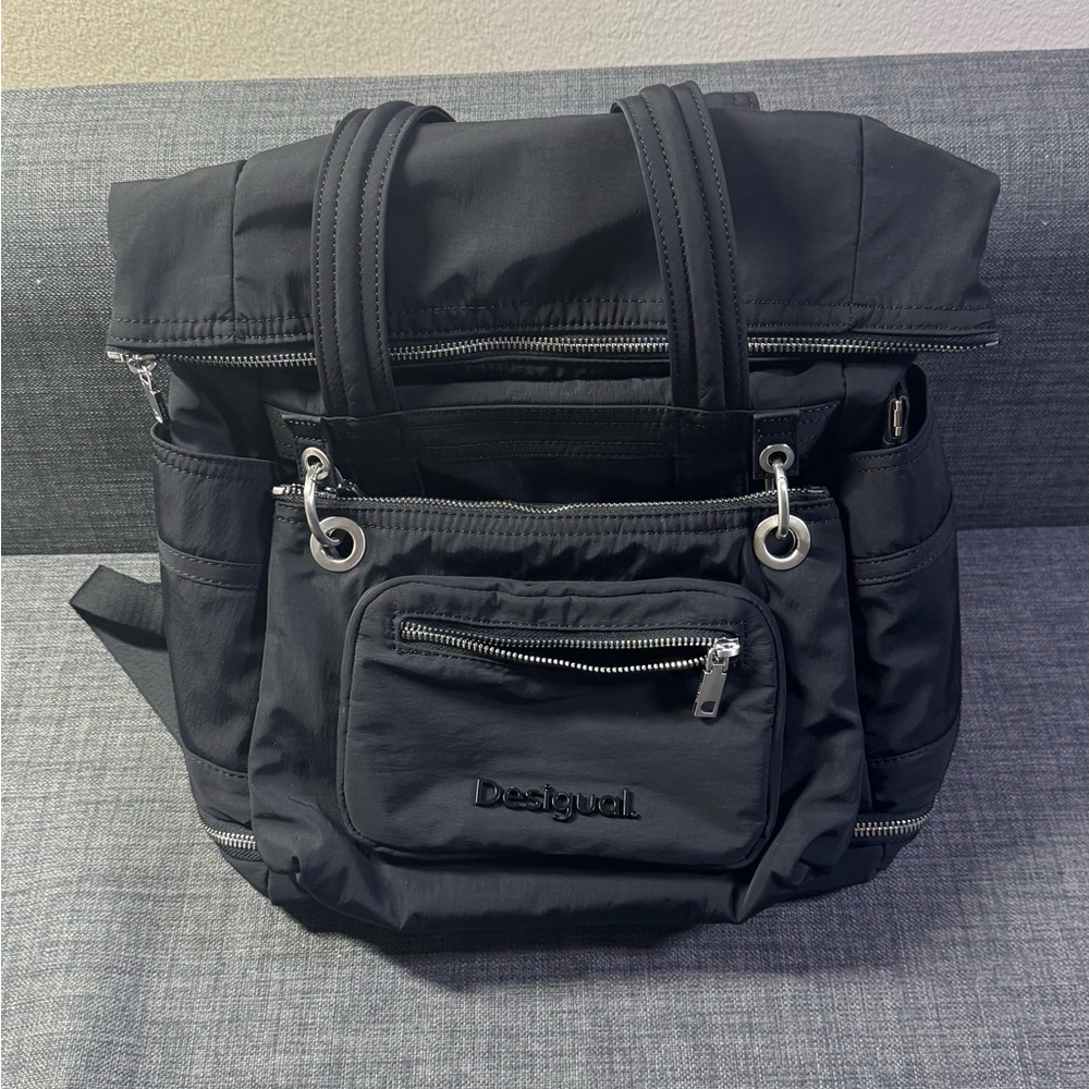 Desigual. 2 in 1 Bag. Large Backpack and crossbody bag. Black.